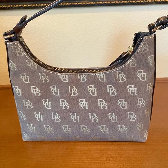 Dooney & Bourke shoulder bag - Picture 1 of 3